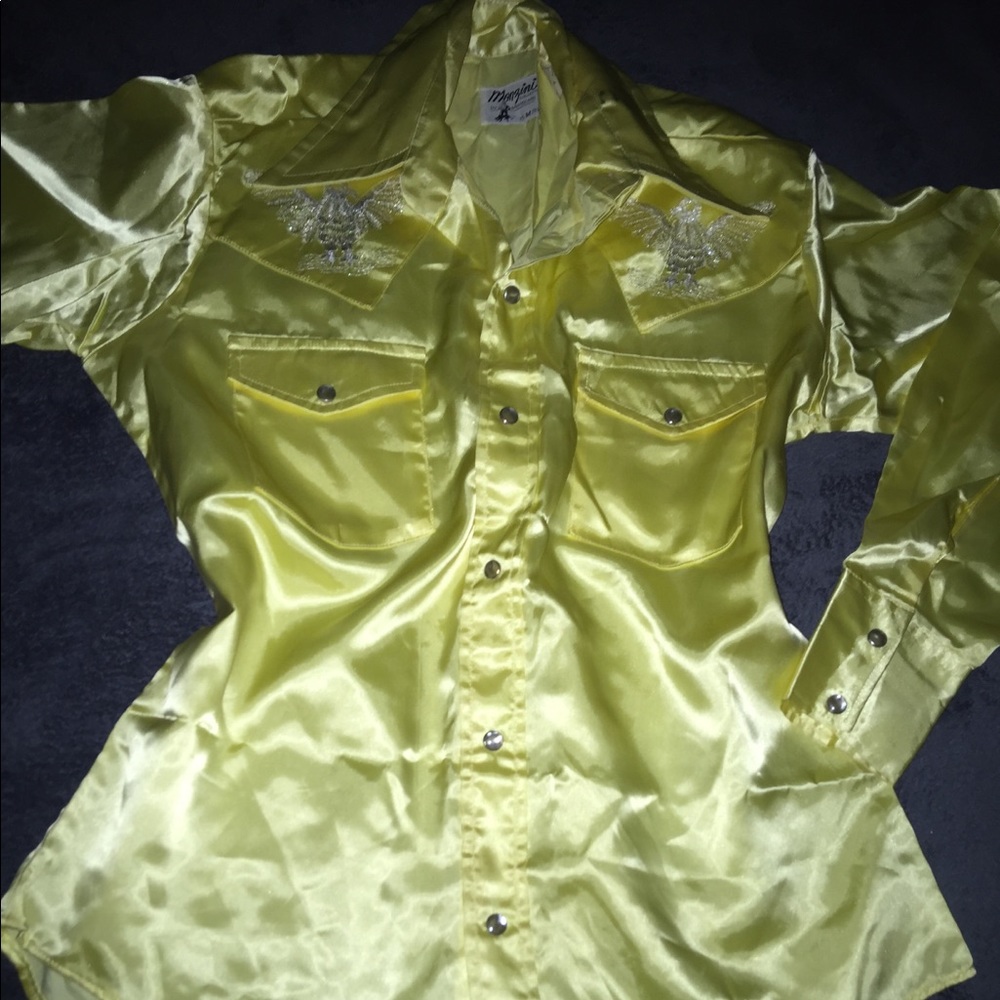 Men’s Dressy ButtonUp Top Size Medium